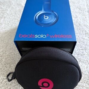 Beats Solo2 Wireless Headphones with Case